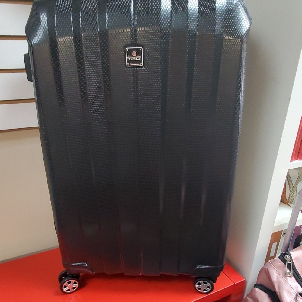 Tag hard case luggage